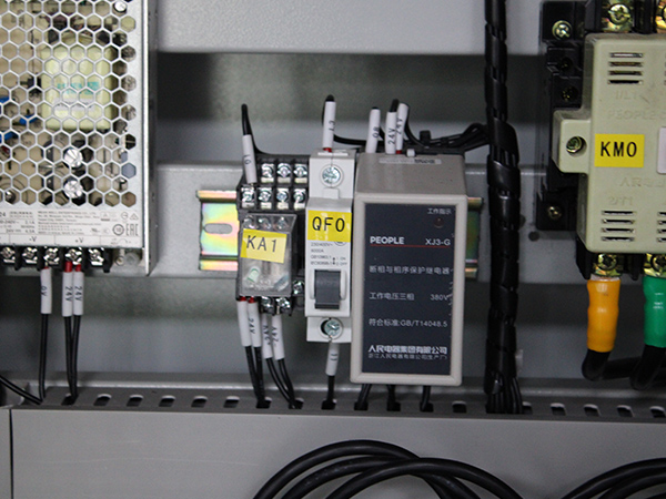 時(shí)間繼電器